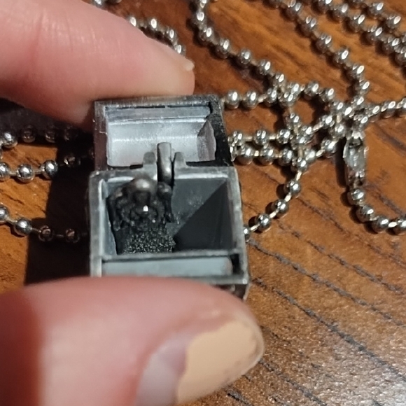 Elegant Silver Floral Pendant Necklace With Box Containing Angel Inside - Picture 5 of 10